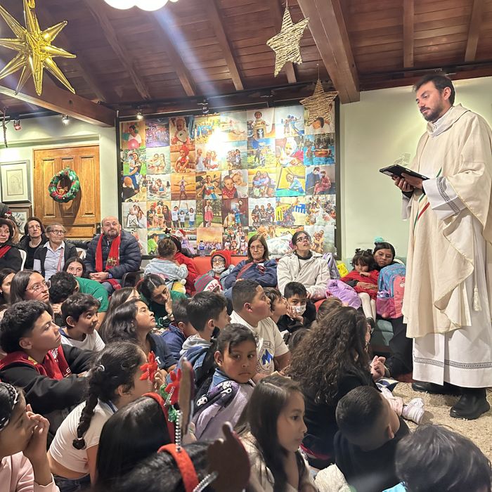 Santa Misa en comunidad en el Minimarket 2025
